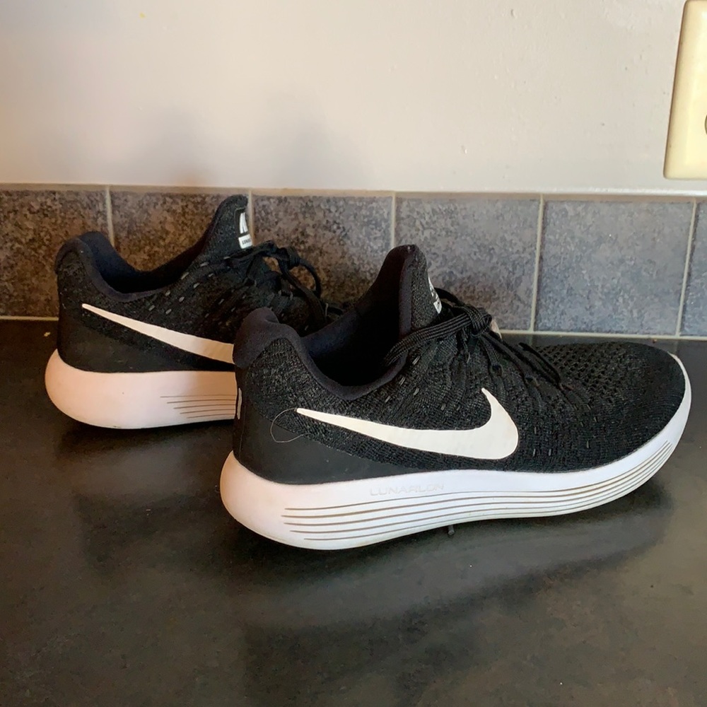 Black Nike tennis shoes